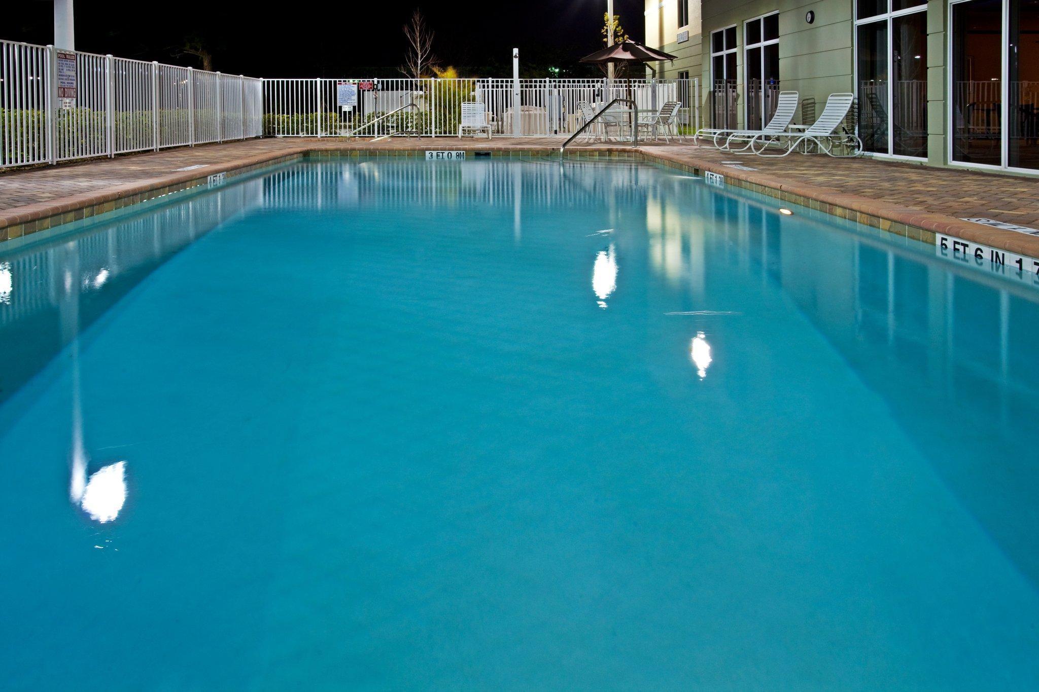 Holiday Inn Express Hotel & Suites Palm Bay By Ihg Extérieur photo